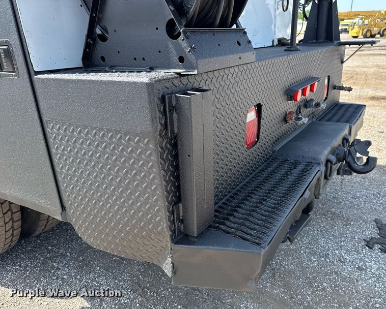 image for item EG5989 2004 GMC C8500 utility / service truck