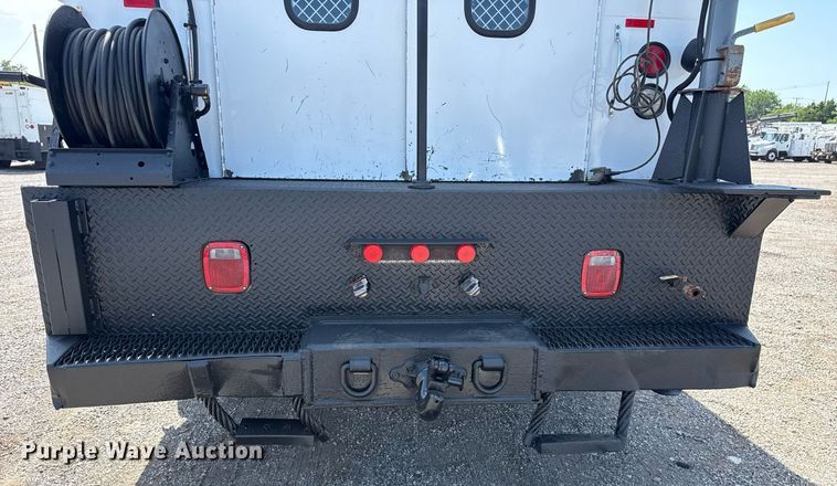 image for item EG5989 2004 GMC C8500 utility / service truck