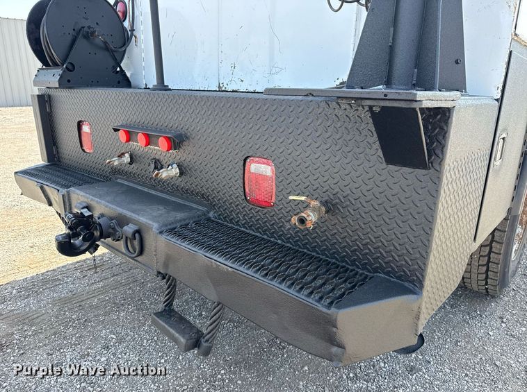 image for item EG5989 2004 GMC C8500 utility / service truck