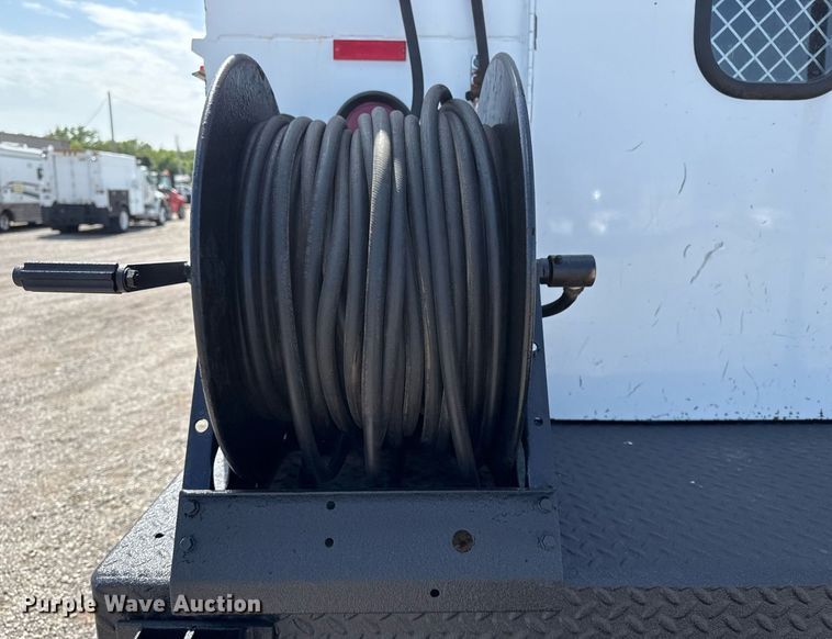 image for item EG5989 2004 GMC C8500 utility / service truck