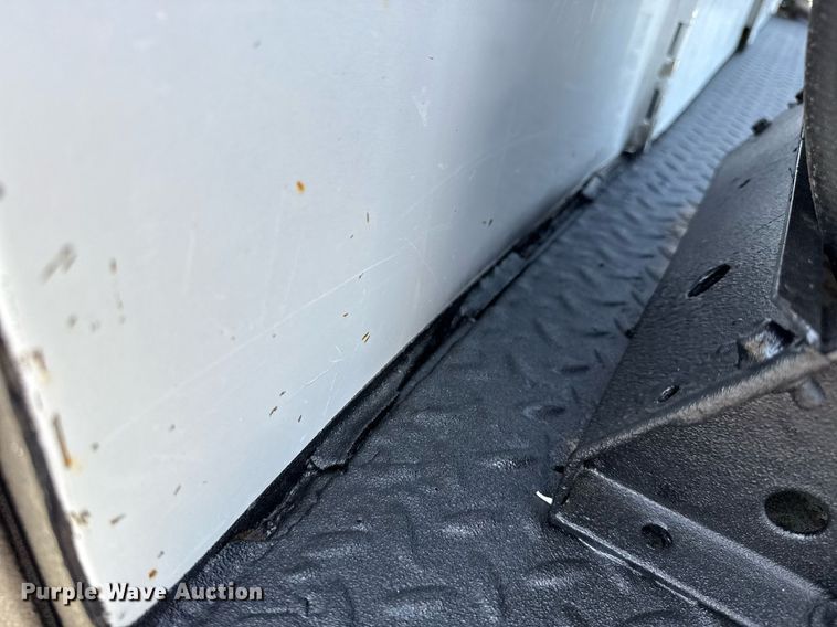 image for item EG5989 2004 GMC C8500 utility / service truck