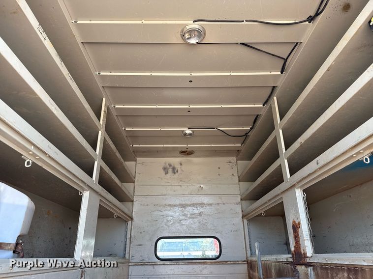 image for item EG5989 2004 GMC C8500 utility / service truck