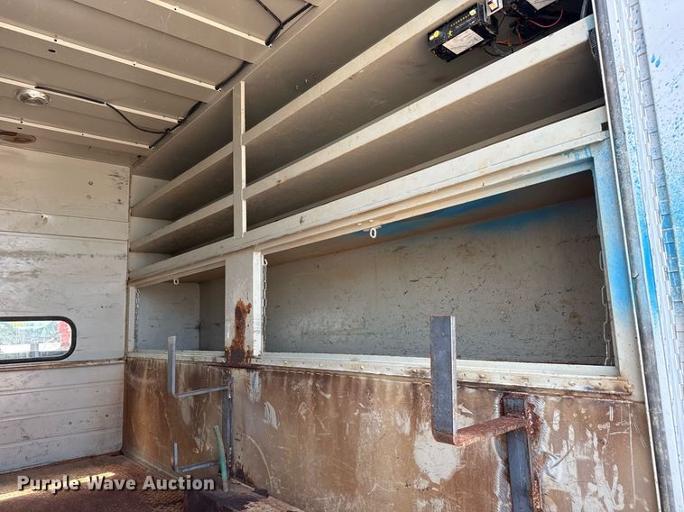 image for item EG5989 2004 GMC C8500 utility / service truck