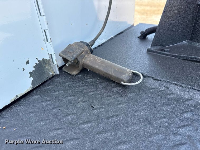 image for item EG5989 2004 GMC C8500 utility / service truck