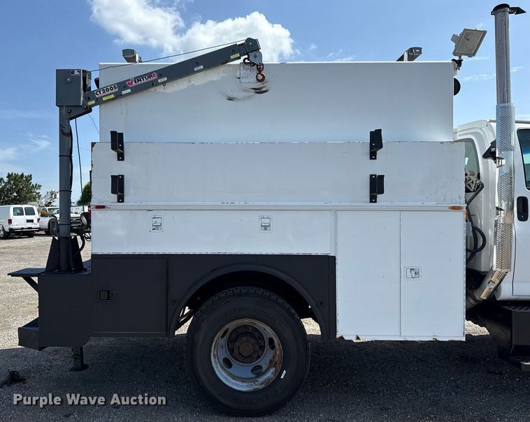 image for item EG5989 2004 GMC C8500 utility / service truck