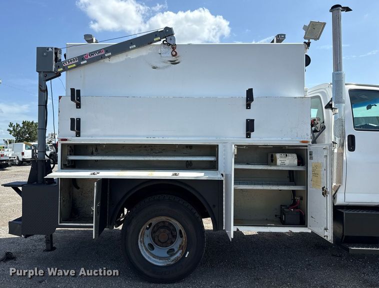 image for item EG5989 2004 GMC C8500 utility / service truck