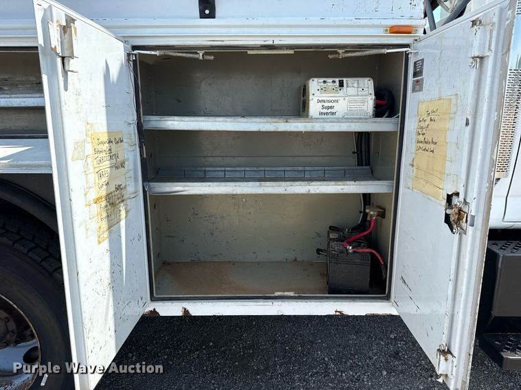 image for item EG5989 2004 GMC C8500 utility / service truck