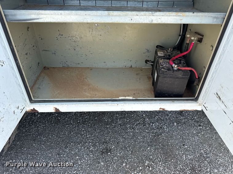 image for item EG5989 2004 GMC C8500 utility / service truck