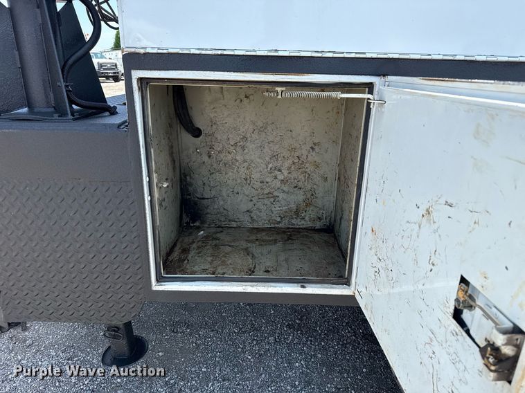 image for item EG5989 2004 GMC C8500 utility / service truck