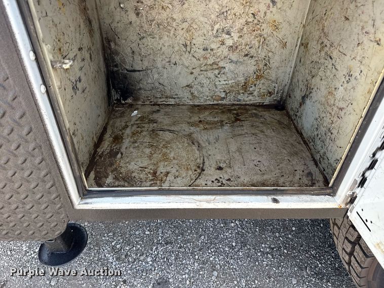 image for item EG5989 2004 GMC C8500 utility / service truck