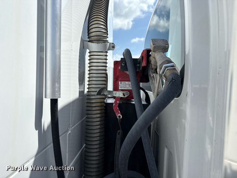 image for item EG5989 2004 GMC C8500 utility / service truck