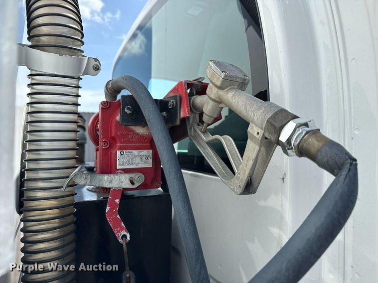 image for item EG5989 2004 GMC C8500 utility / service truck