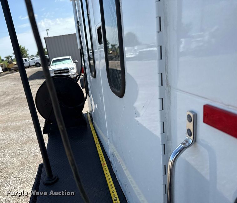 image for item EG5989 2004 GMC C8500 utility / service truck