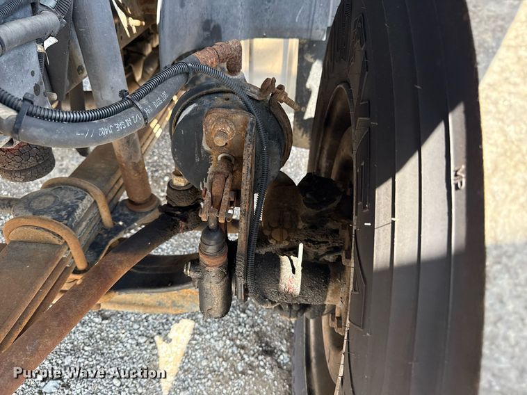 image for item EG5989 2004 GMC C8500 utility / service truck