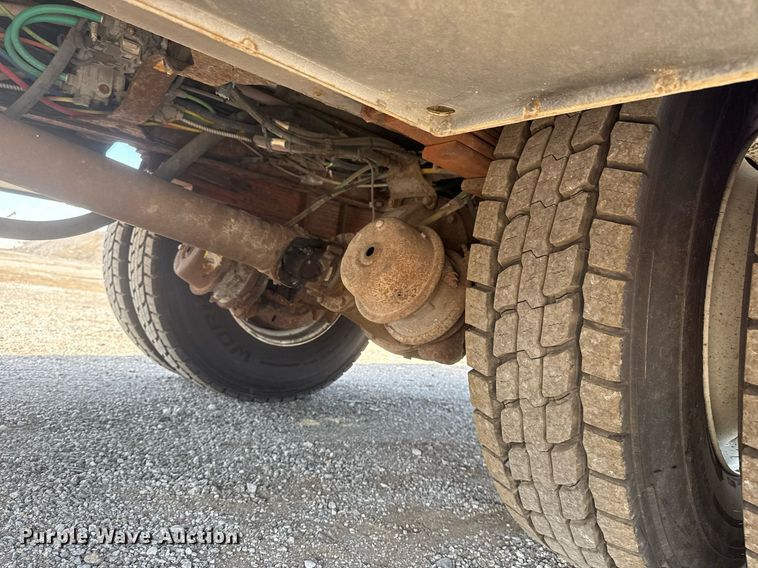 image for item EG5989 2004 GMC C8500 utility / service truck