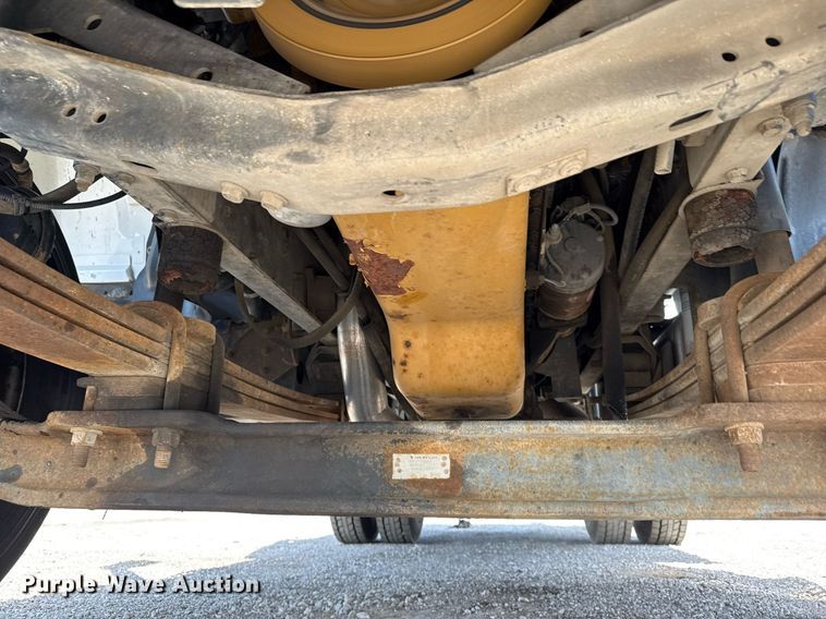 image for item EG5989 2004 GMC C8500 utility / service truck