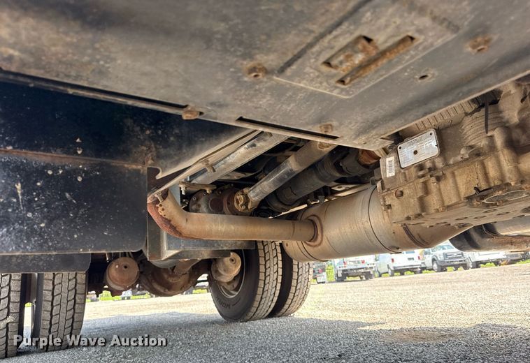 image for item EG5989 2004 GMC C8500 utility / service truck