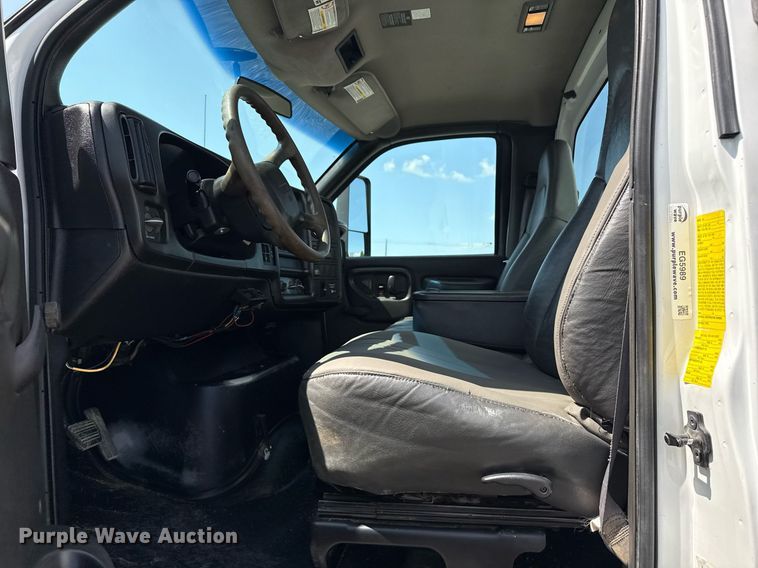 image for item EG5989 2004 GMC C8500 utility / service truck