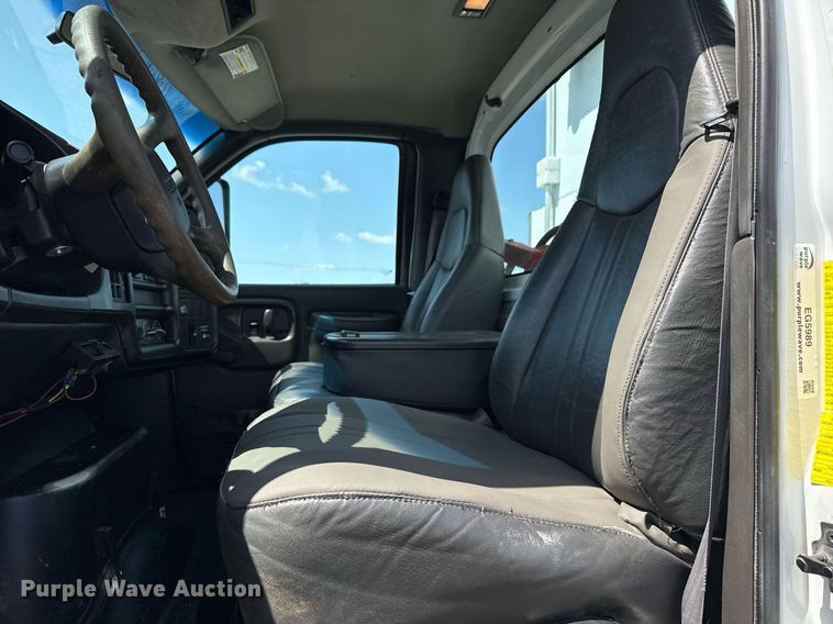 image for item EG5989 2004 GMC C8500 utility / service truck