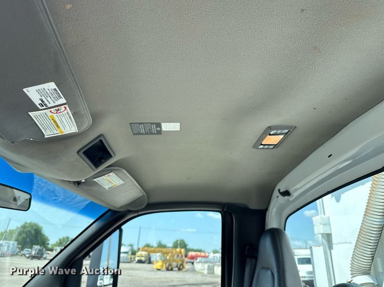 image for item EG5989 2004 GMC C8500 utility / service truck