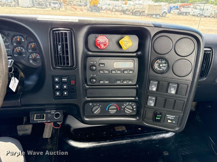 image for item EG5989 2004 GMC C8500 utility / service truck