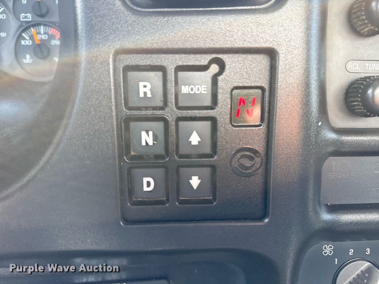 image for item EG5989 2004 GMC C8500 utility / service truck