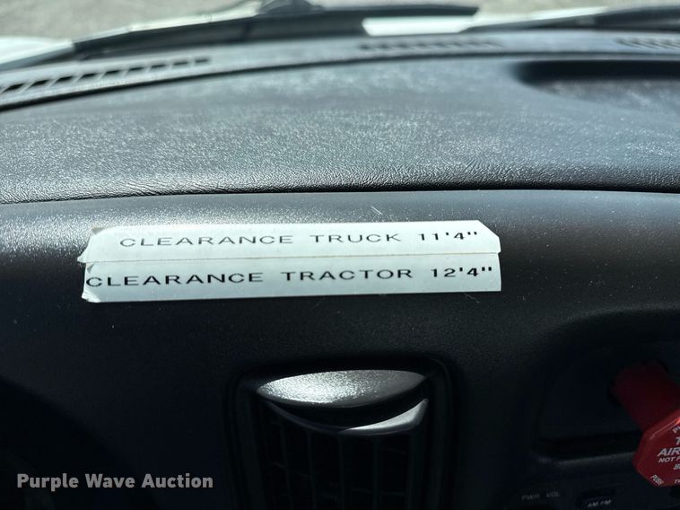 image for item EG5989 2004 GMC C8500 utility / service truck