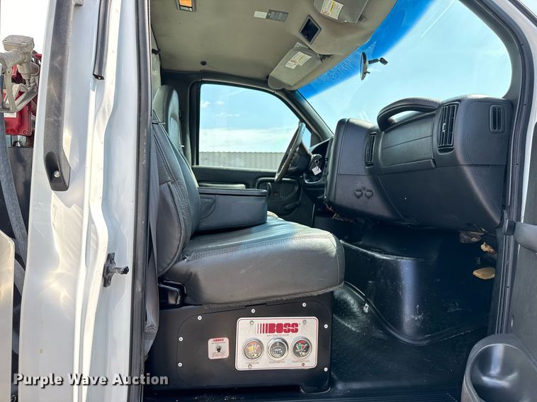 image for item EG5989 2004 GMC C8500 utility / service truck