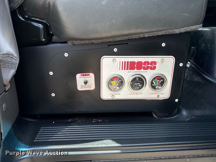 image for item EG5989 2004 GMC C8500 utility / service truck