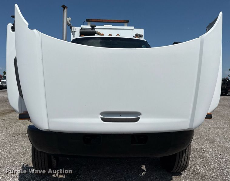 image for item EG5989 2004 GMC C8500 utility / service truck