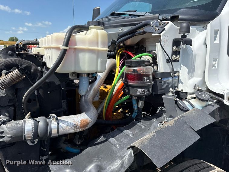 image for item EG5989 2004 GMC C8500 utility / service truck