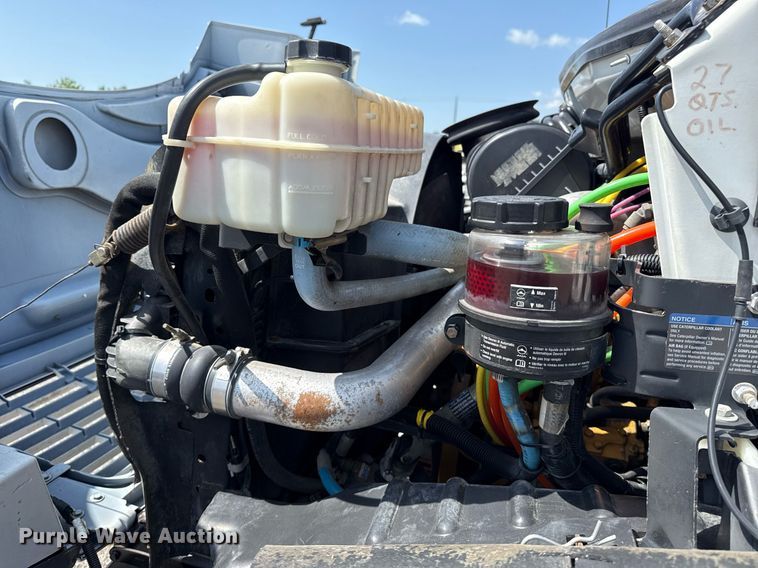 image for item EG5989 2004 GMC C8500 utility / service truck