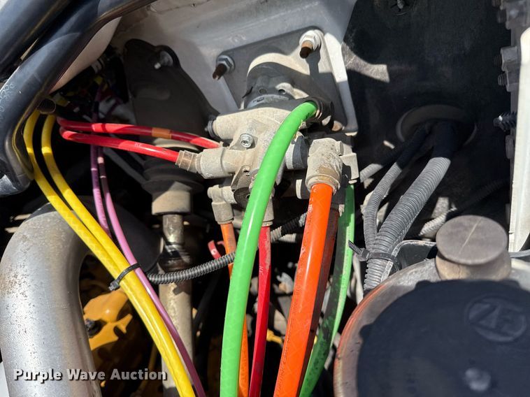 image for item EG5989 2004 GMC C8500 utility / service truck