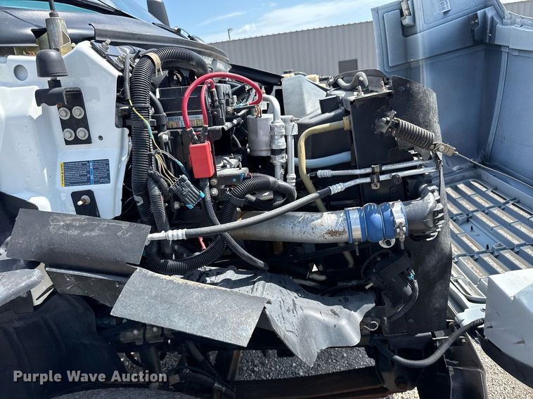 image for item EG5989 2004 GMC C8500 utility / service truck