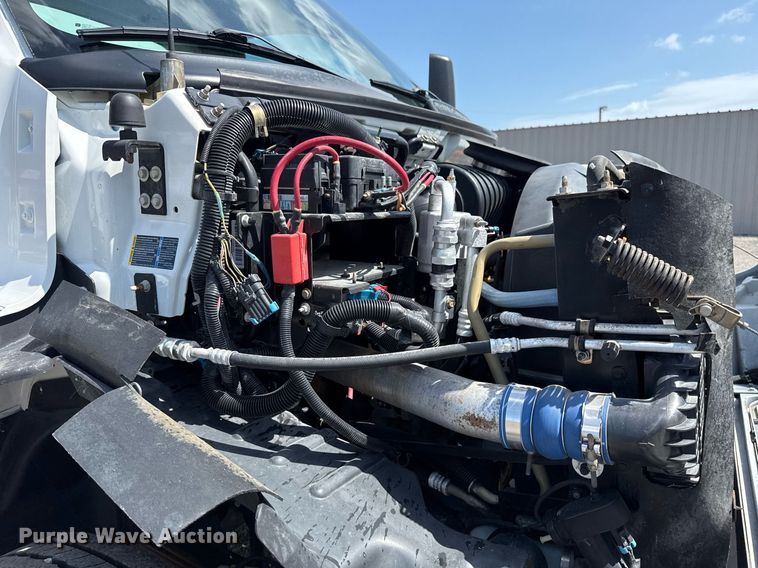 image for item EG5989 2004 GMC C8500 utility / service truck