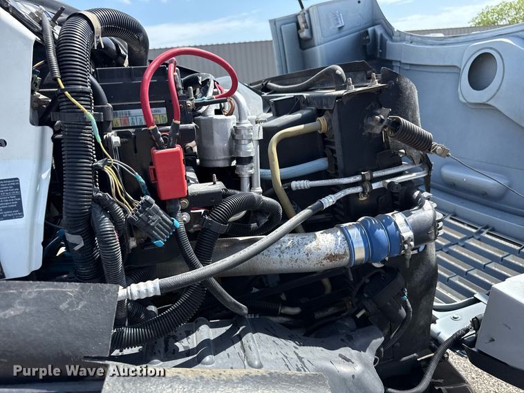 image for item EG5989 2004 GMC C8500 utility / service truck