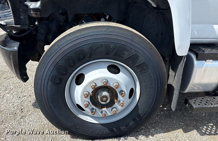 image for item EG5989 2004 GMC C8500 utility / service truck