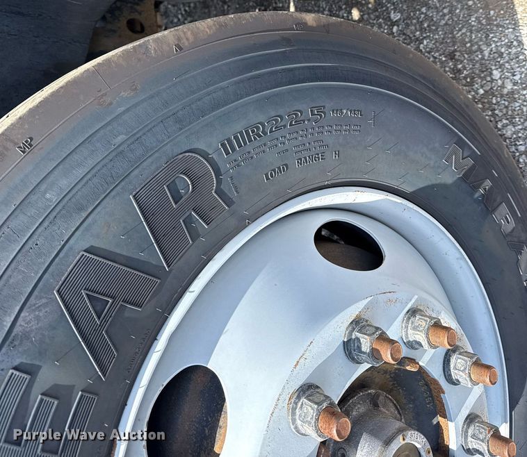 image for item EG5989 2004 GMC C8500 utility / service truck