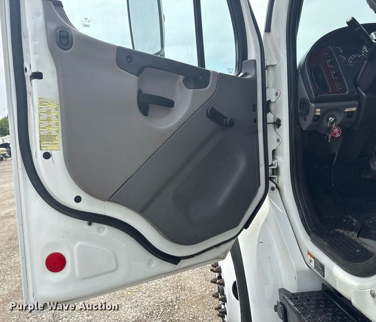 image for item EG6034 2013 Freightliner Business Class M2 Crew Cab utility / service truck