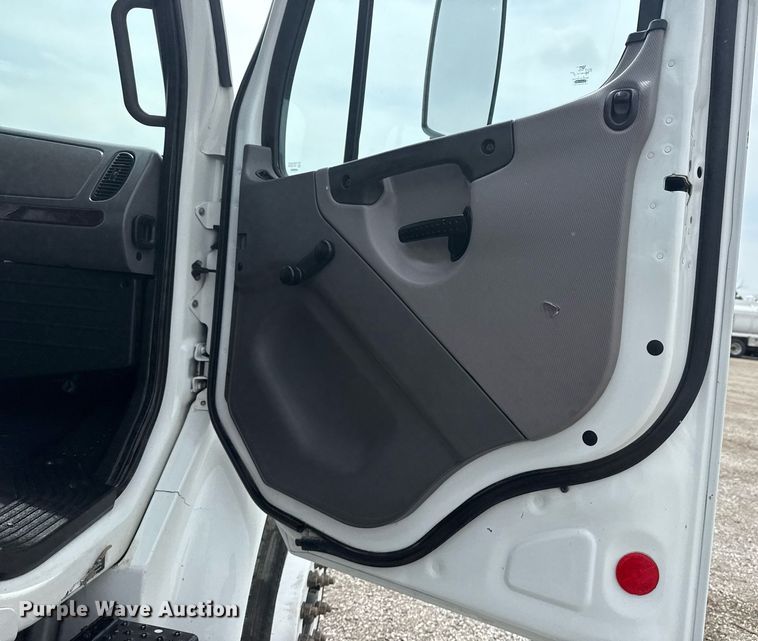 image for item EG6034 2013 Freightliner Business Class M2 Crew Cab utility / service truck