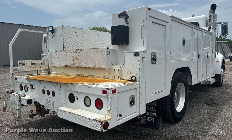 image for item EG6043 2009 Peterbilt 335 utility / service truck