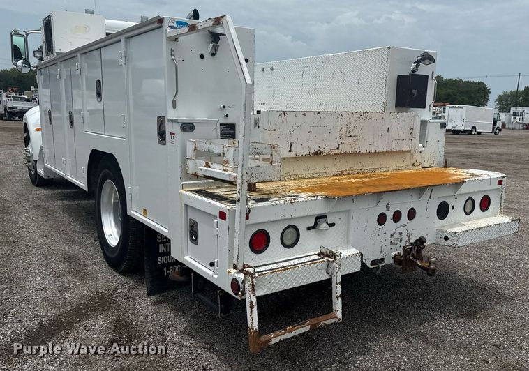 image for item EG6043 2009 Peterbilt 335 utility / service truck