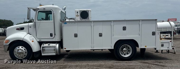 image for item EG6043 2009 Peterbilt 335 utility / service truck