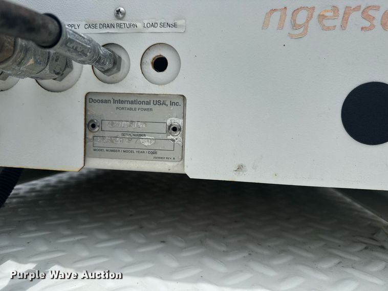 image for item EG6043 2009 Peterbilt 335 utility / service truck