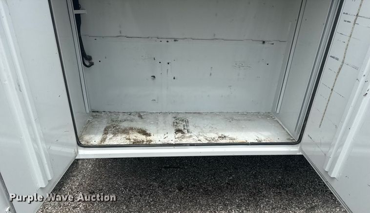 image for item EG6043 2009 Peterbilt 335 utility / service truck