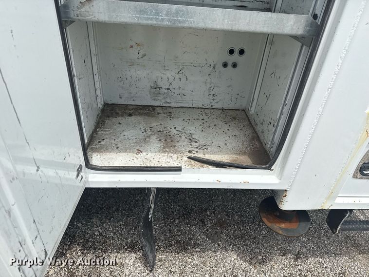 image for item EG6043 2009 Peterbilt 335 utility / service truck