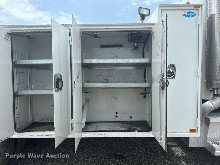 image for item EG6043 2009 Peterbilt 335 utility / service truck