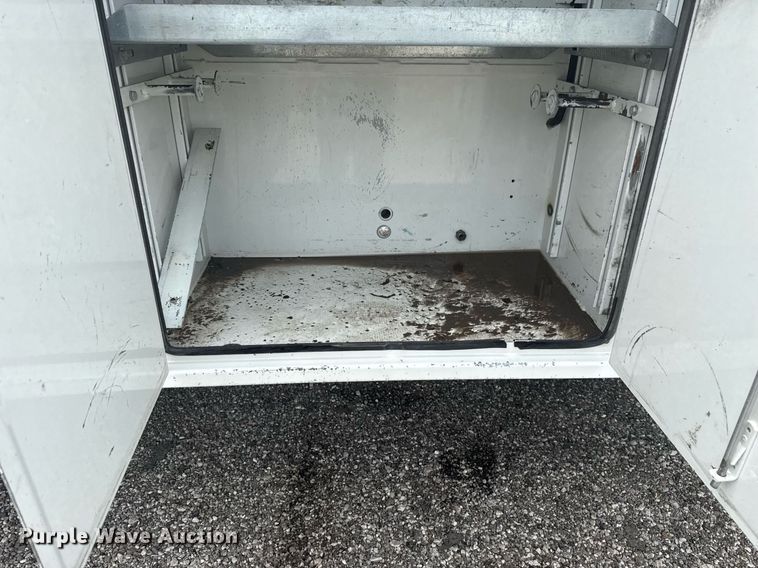 image for item EG6043 2009 Peterbilt 335 utility / service truck