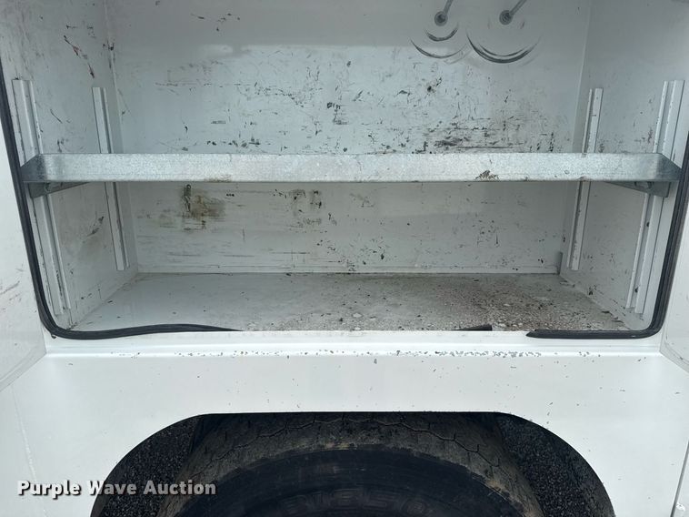 image for item EG6043 2009 Peterbilt 335 utility / service truck