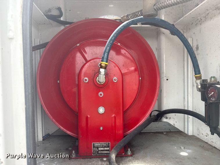 image for item EG6043 2009 Peterbilt 335 utility / service truck